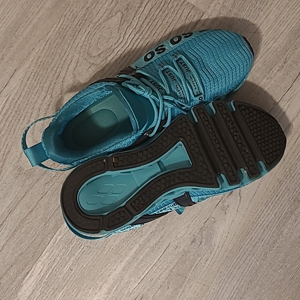 W8 Shoes - Picture 3 of 4